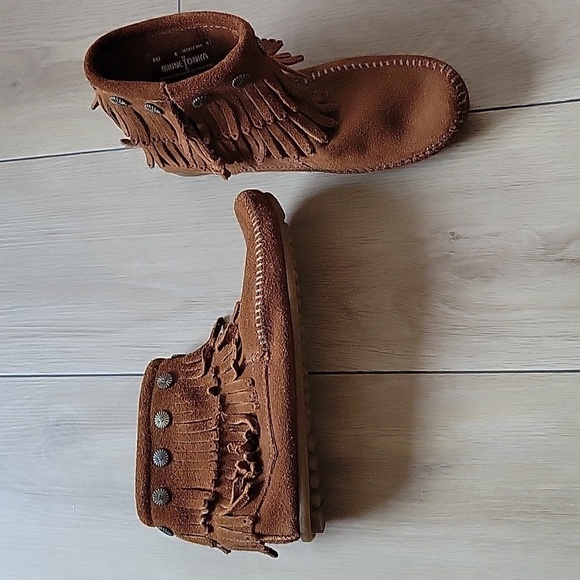 Minnetonka Shoes - MINNETONKA: DOUBLE FRINGE SIDE ZIP BOOTIE {DUSTY BROWN} - SIZE 6